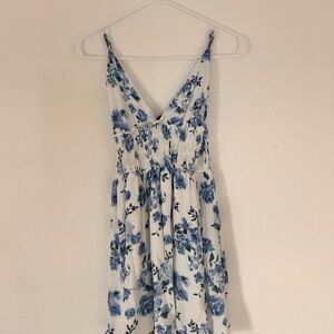 Blue and White flowers dress - size small